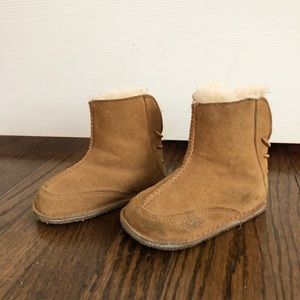 Gently Worn Walker Ugg Boots in Chestnut